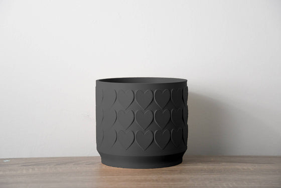 The Heart Pot in Black: 5 / With Drip Tray