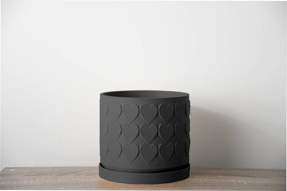 The Heart Pot in Black: 5 / With Drip Tray